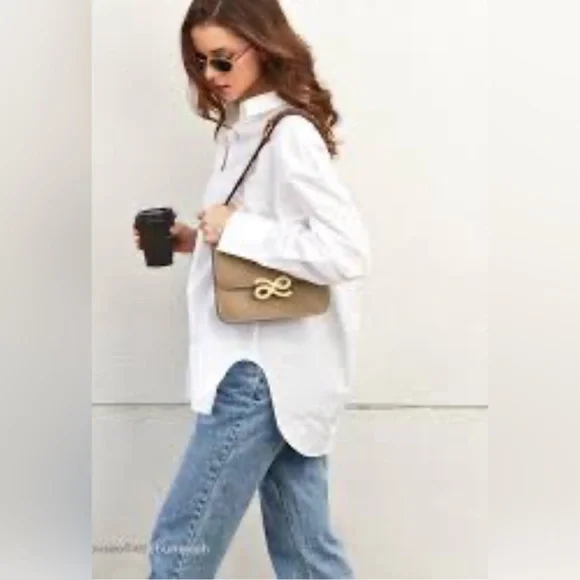 Elegant Brown Crossbody Bag with Gold Accent - Picture 12 of 12